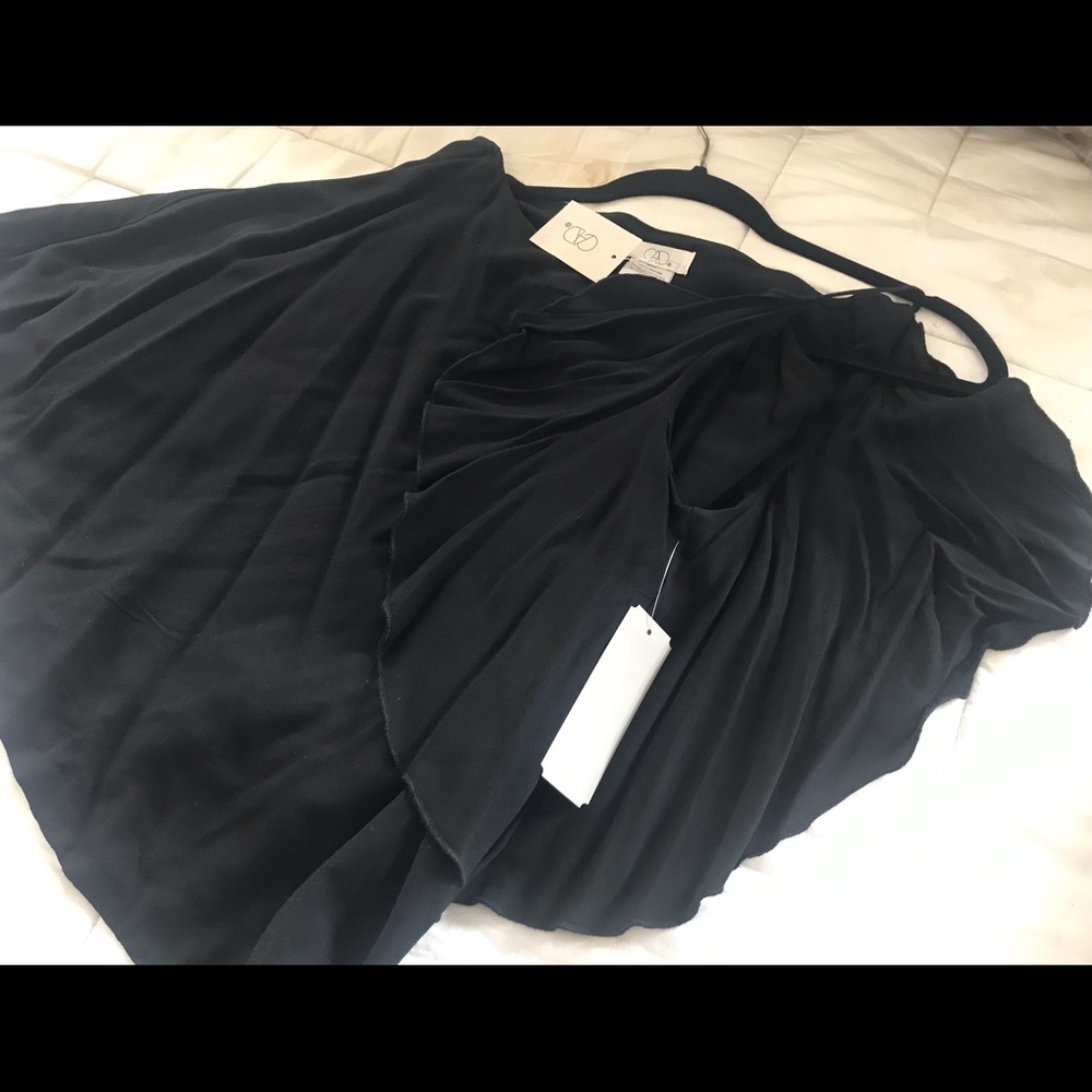 Blouse with one bare sleeve and other flared.